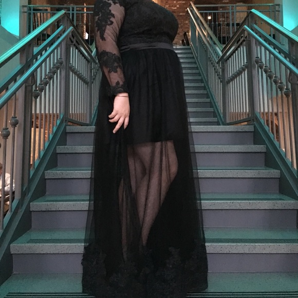 PLUS FORMAL/PROM DRESS - Picture 5 of 7